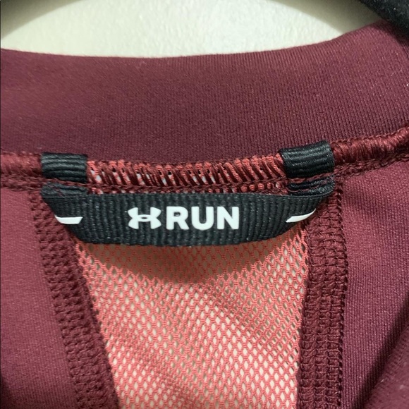 Underarmour long sleeves
Only worn once - Picture 4 of 4